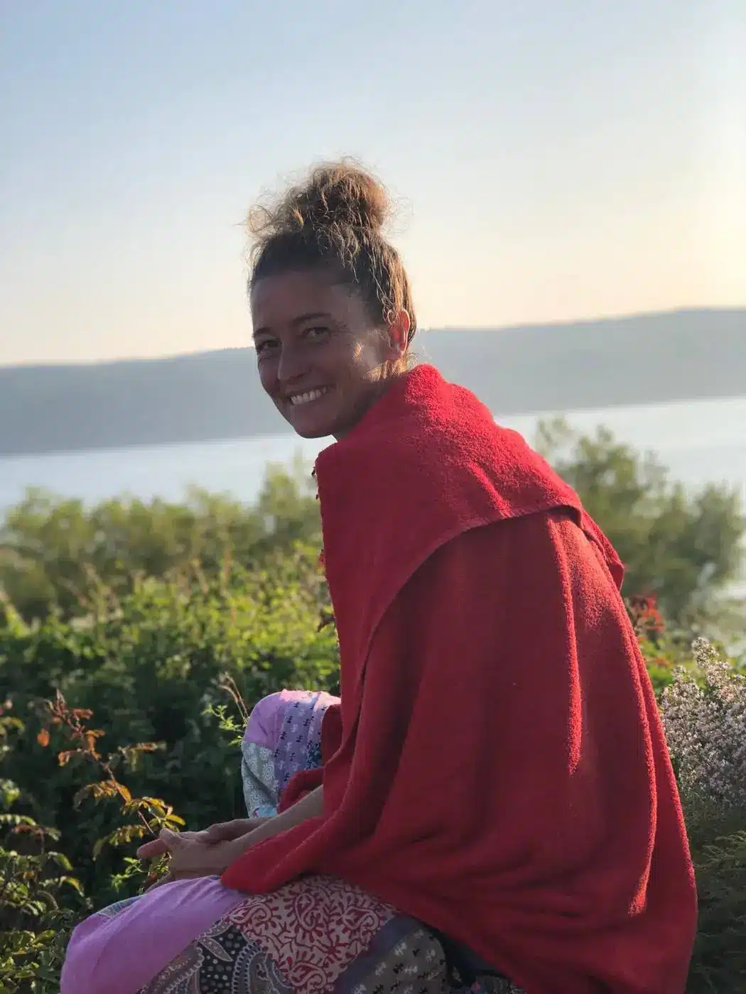 Alma Beatrice Pohle in der Landschaft am Bodensee